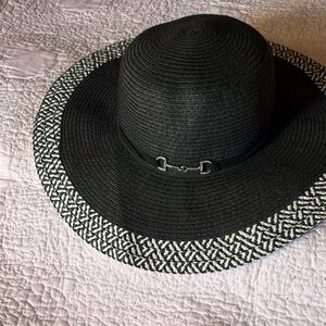 Black Wide-Brim Straw Sun Hat with Contrast Trim